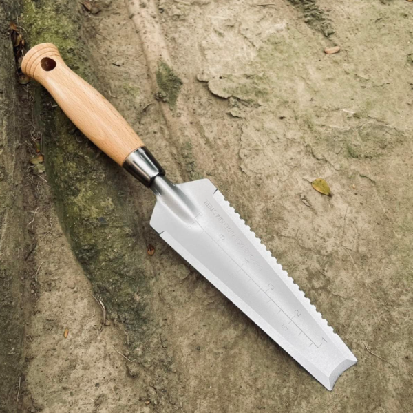 Alloy steel weeding and transplanting knife with a serrated edge, for cutting roots and digging