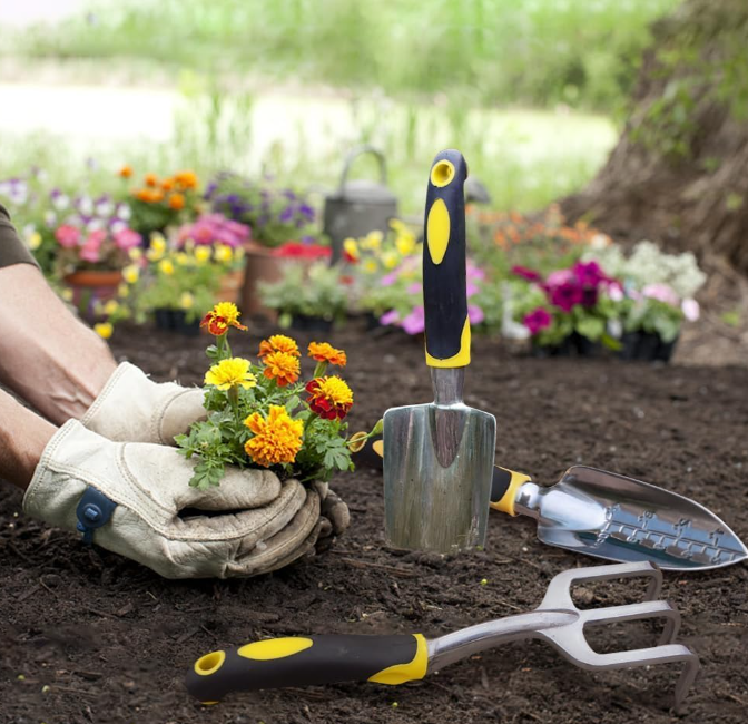 Reinforced stainless steel gardening trowel, for loosening soil and weeding
