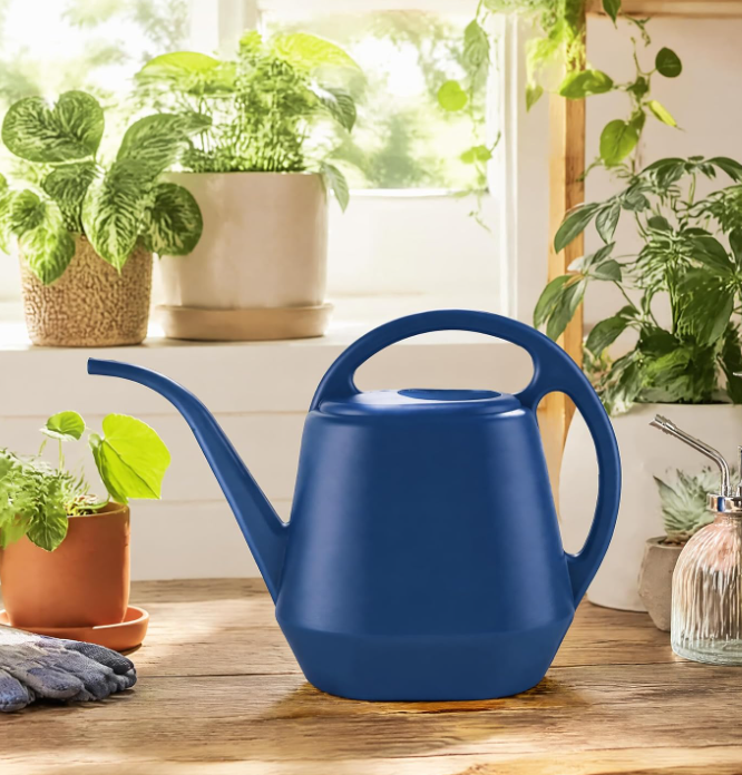 Plastic gardening watering can Image 2