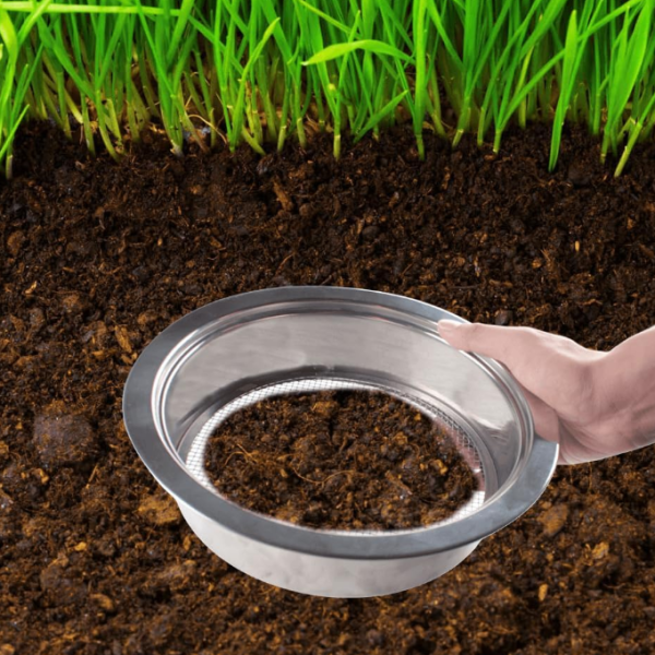 Garden soil sifting set, including 5 interchangeable screens and a hand trowel