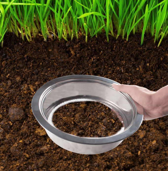 Garden soil sifting set, including 5 interchangeable screens and a hand trowel